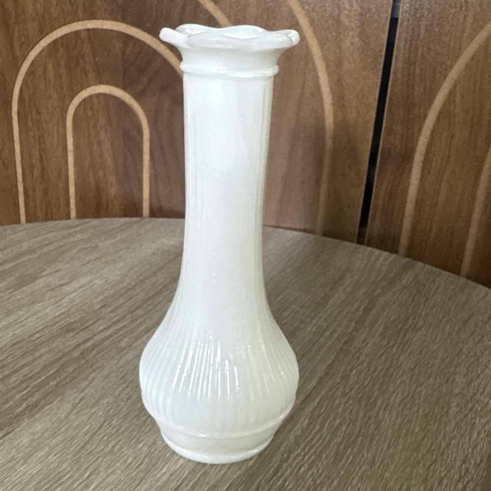 Vintage Randall White Milk Glass Ribbed Scalloped Petal Rim Decorative Bud Vase